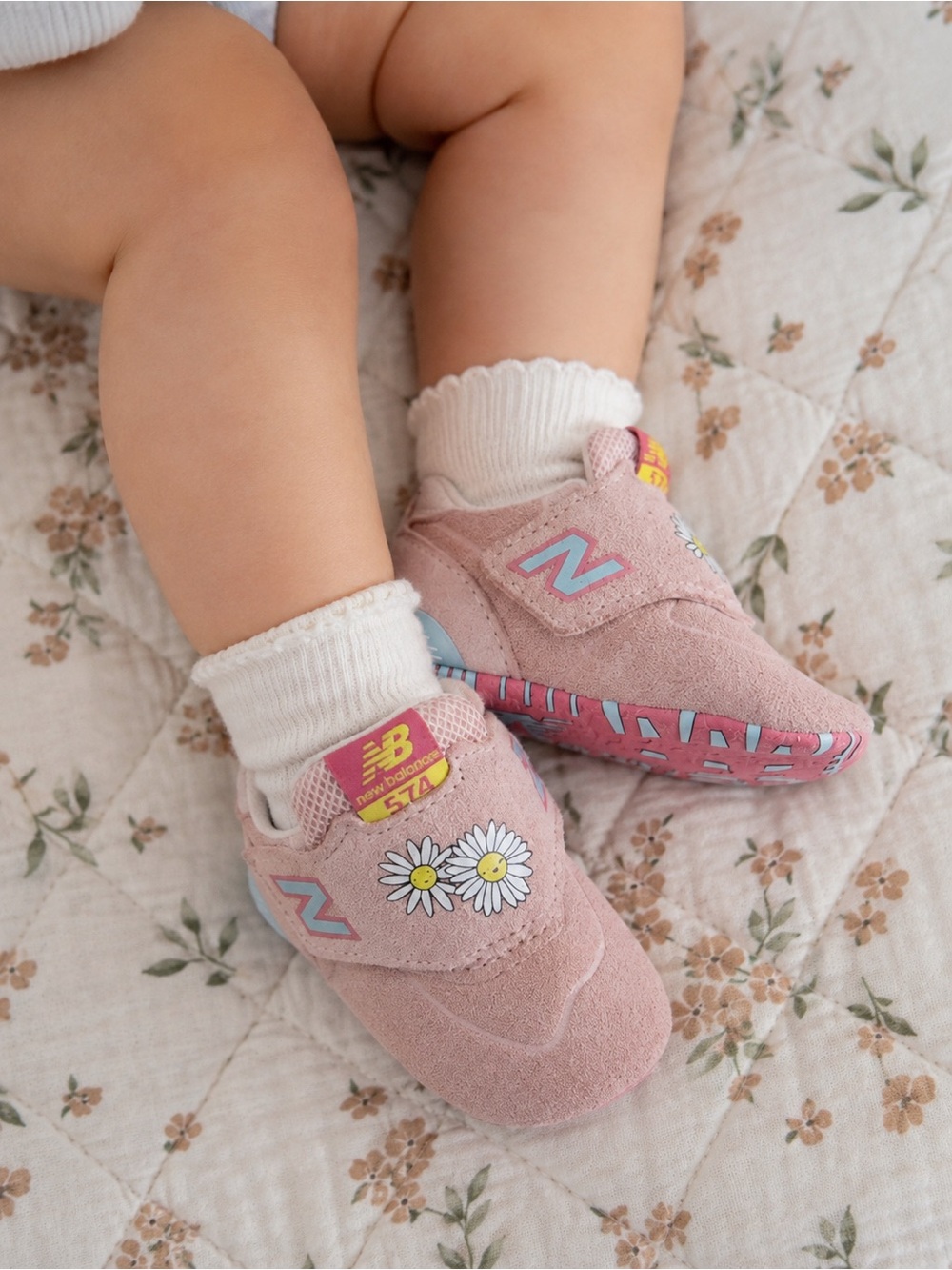 NEW BALANCE Infant 574 V1 Suede Hook & Loop Crib Shoe